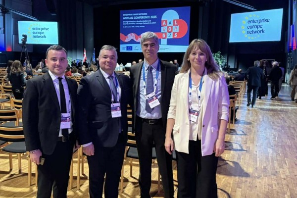 Holding flower, by Anthony Tran