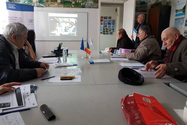 Holding flower, by Anthony Tran