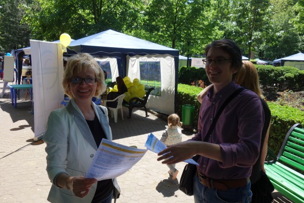 Holding flower, by Anthony Tran