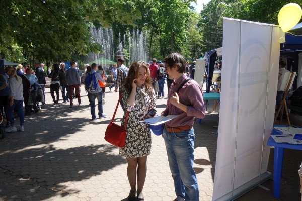 Holding flower, by Anthony Tran